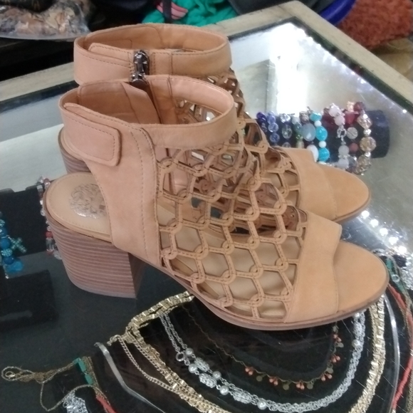 Vince Camuto heels - Picture 1 of 7